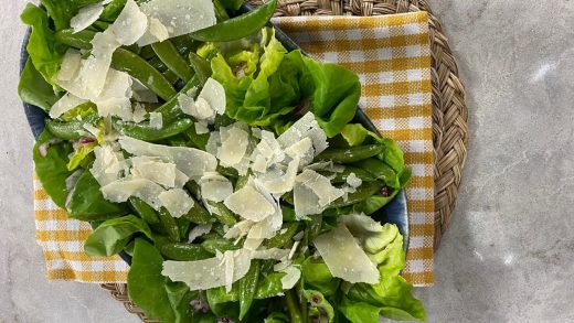 Tangy green pea salad