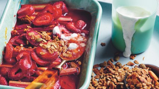 Roasted rhubarb with strawberries and vanilla