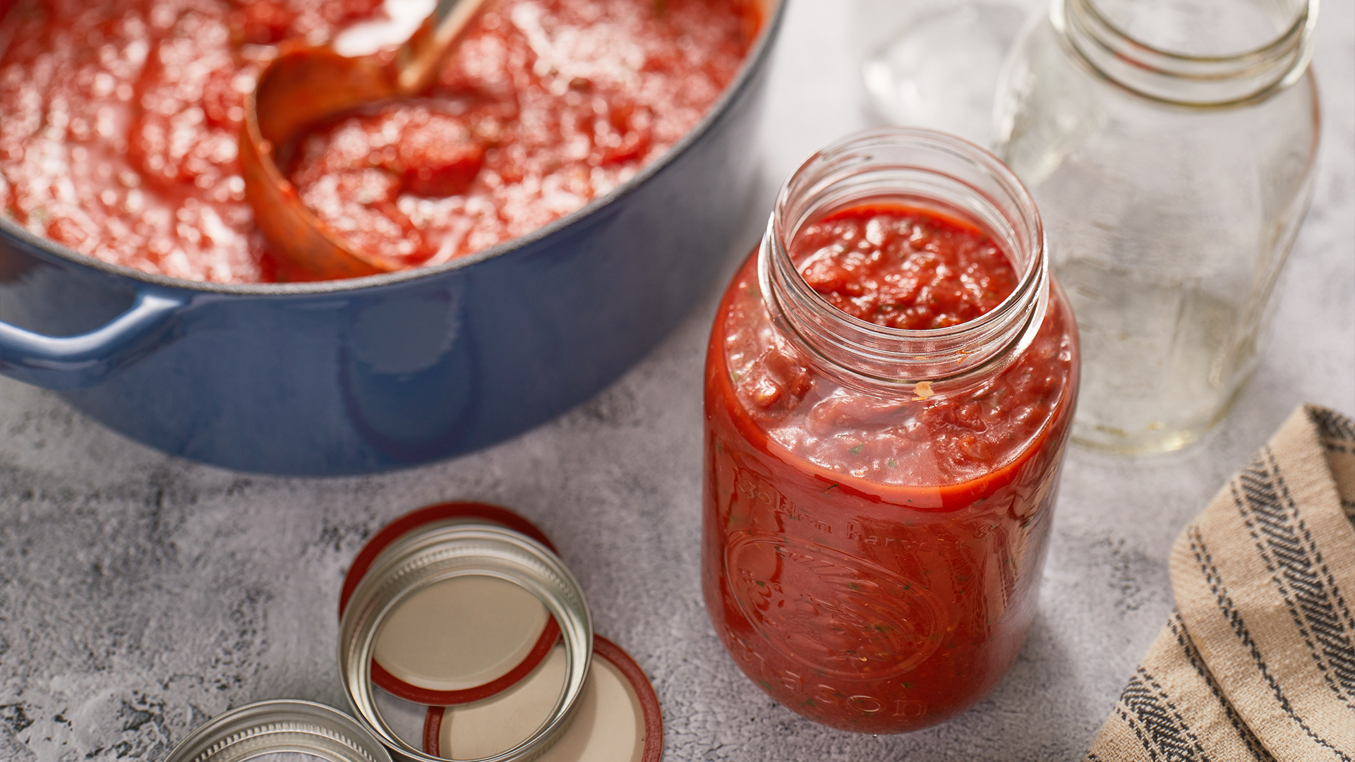 Big-batch tomato sauce