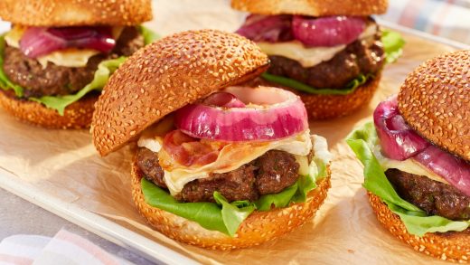 Burgers with brie and grilled pancetta