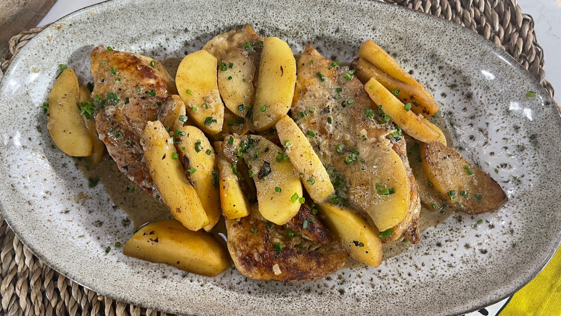Chicken fricassee with apples