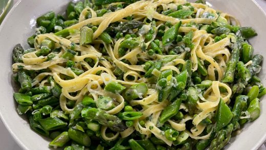 Pasta primavera with asparagus and peas