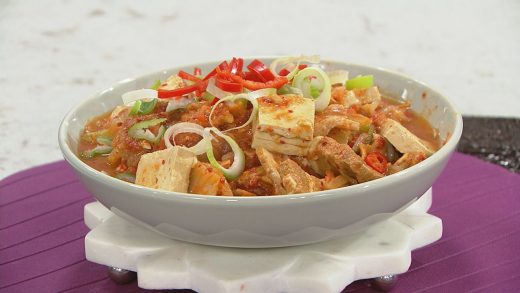 Kimchi chigae (kimchi stew)