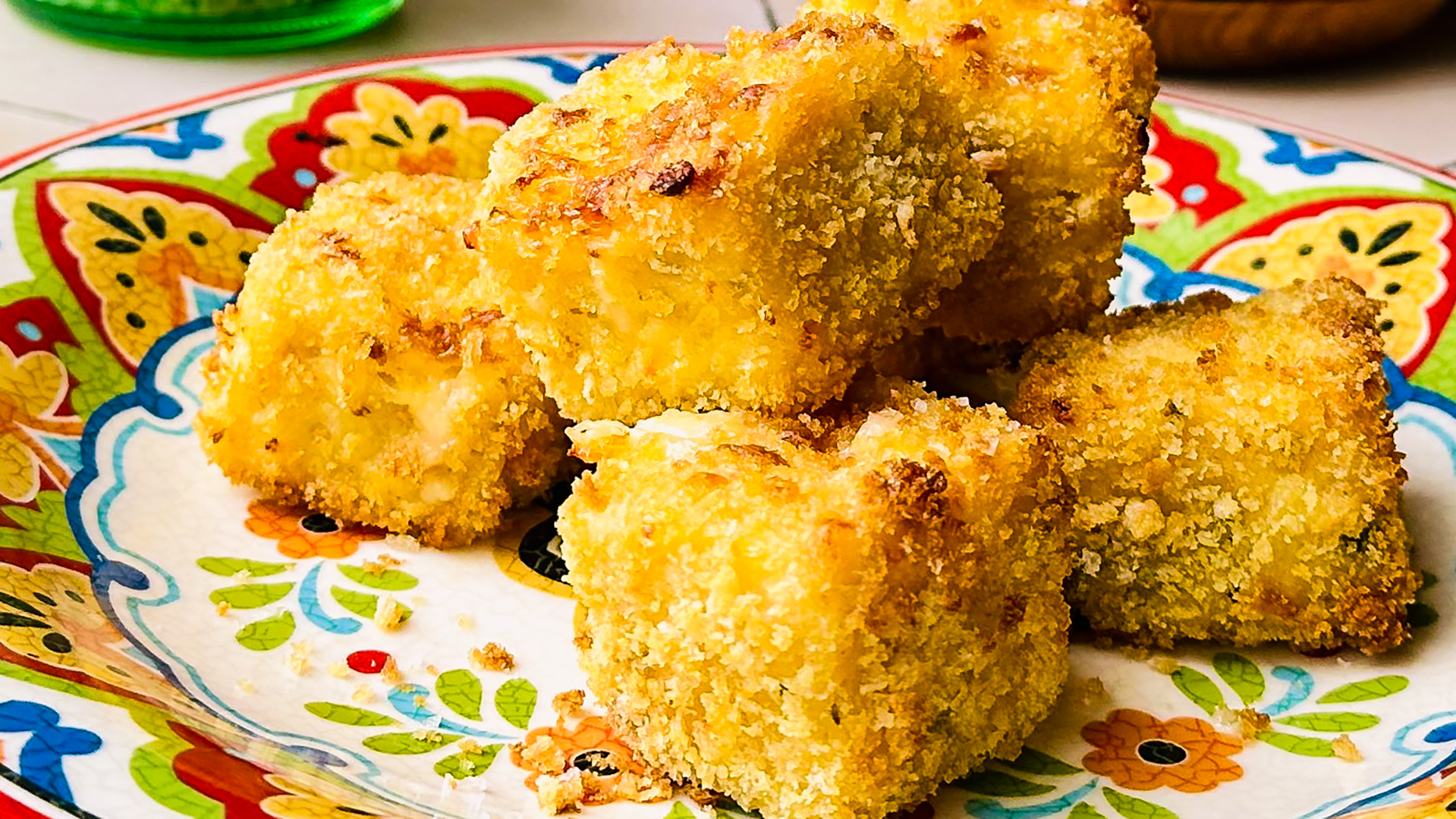 Grinch Mac and Cheese Bites - Cooking with Curls