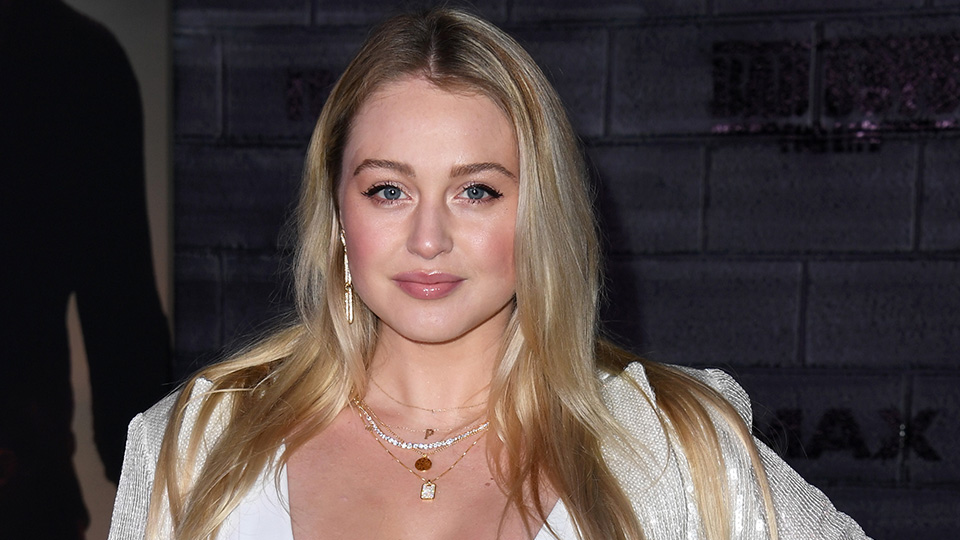 Plus-size model Iskra Lawrence writes moving note to her baby about ...