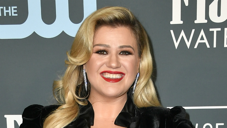 Kelly Clarkson opens up about divorce, calls her 2020 a 'dumpster'