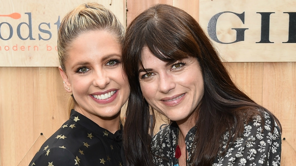 Selma Blair And Sarah Michelle Gellar Re Create Their Iconic Cruel 3923