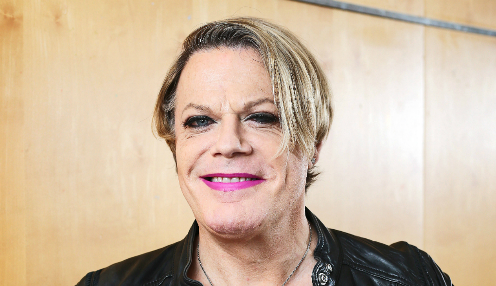 Eddie Izzard announces she/her pronouns