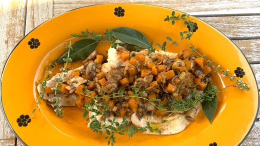 Turkey scaloppini with mushrooms and herbs