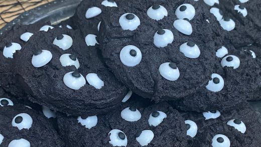 Spooky eyeball cookies