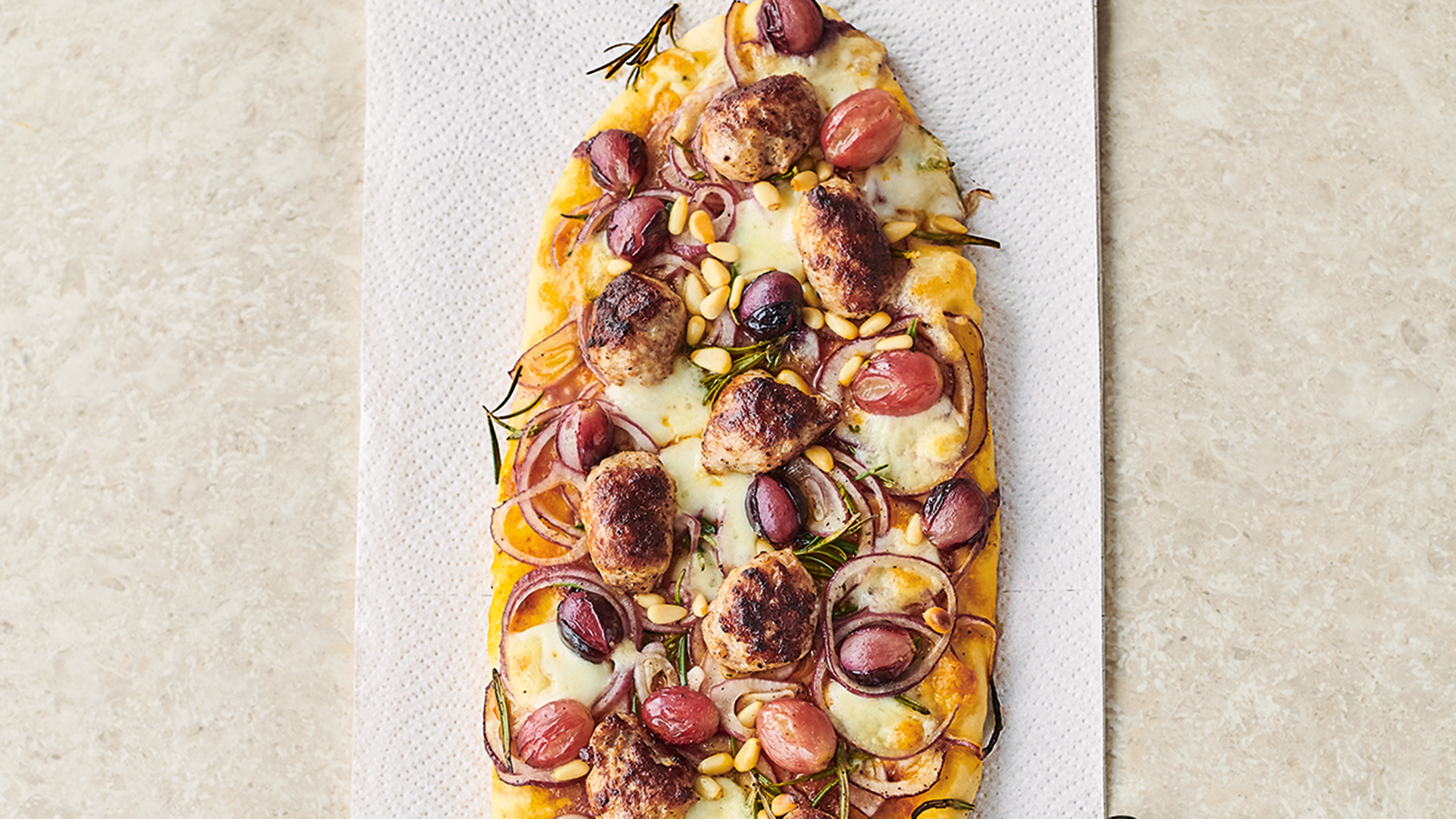 vand blomsten bureau Gedehams Quick and easy sausage pizza with red onion, rosemary, grapes and pine nuts