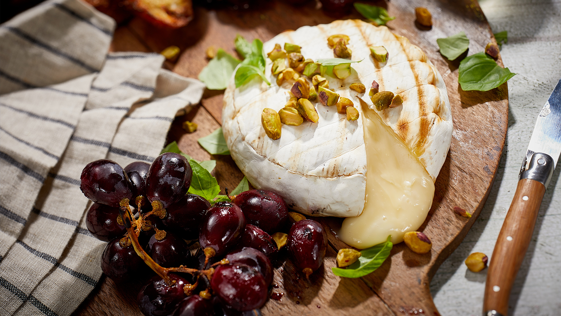 Grilled brie with grapes and pistachios