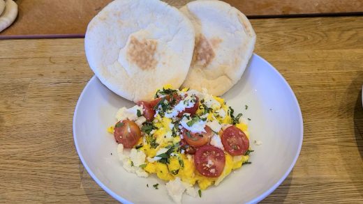 Greek scrambled eggs