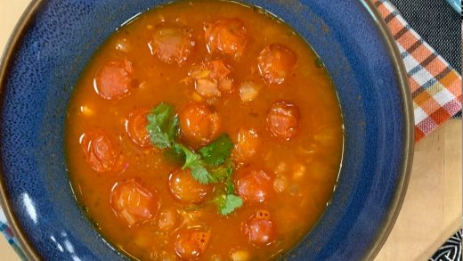Chickpea and tomato halabissa soup