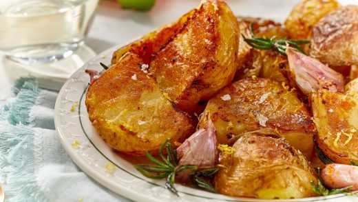 Crispy garlic roast potatoes