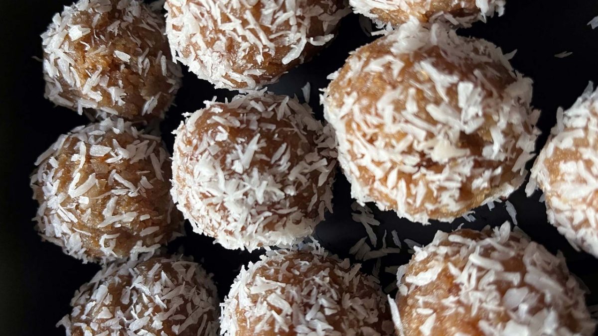 Toasted coconut ladoo