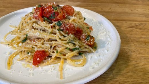 Fresh cherry tomato and parsley pasta