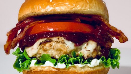 Turkey burgers with onion and cranberry chutney