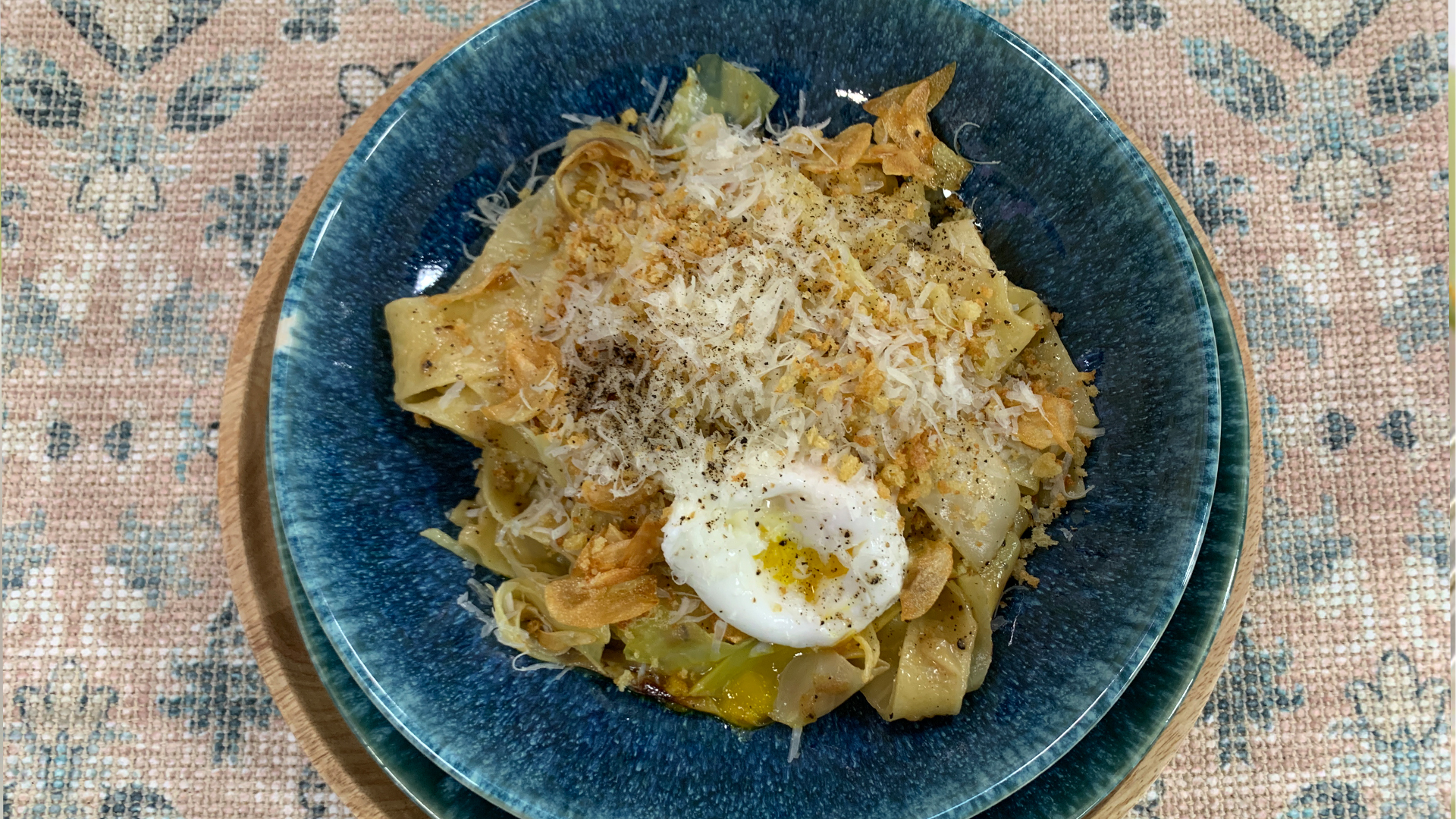 Pappardelle with cabbage, crumbs and crispy garlic