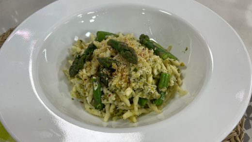 Crab asparagus pasta with green pea pesto