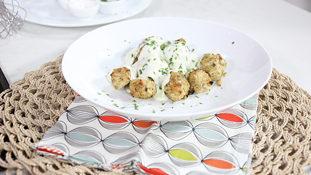 Apple &amp; chicken meatballs with cheesy sauce