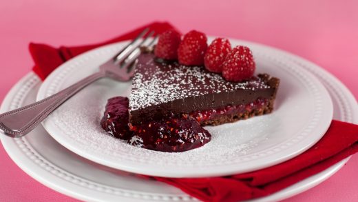 Raspberry-chocolate ganache torte