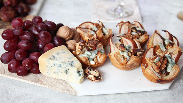 Blue cheese and pear cups