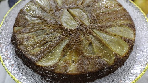 Fresh ginger cake with pears
