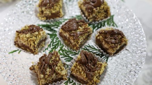 No-bake chocolate oat squares