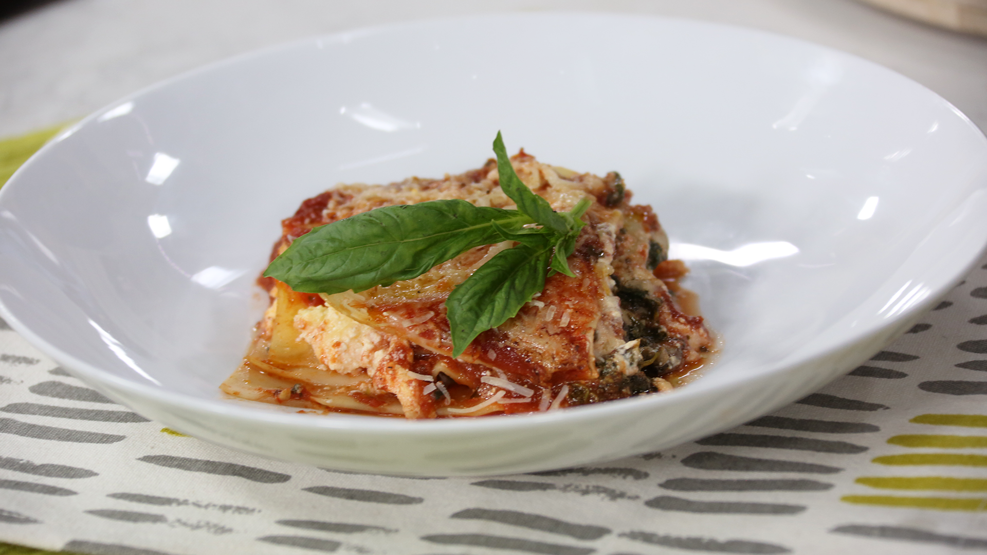 Slow-cooker pesto lasagna with spinach and mushrooms