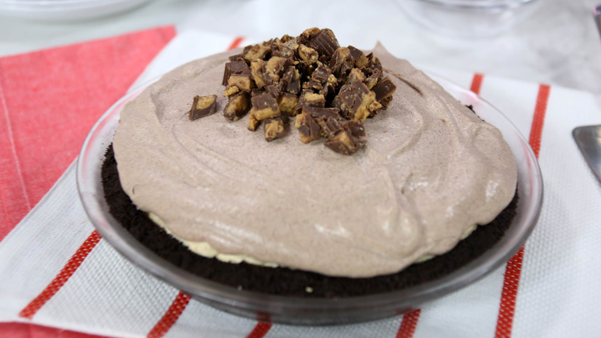 Chocolate peanut butter no-bake cheesecake