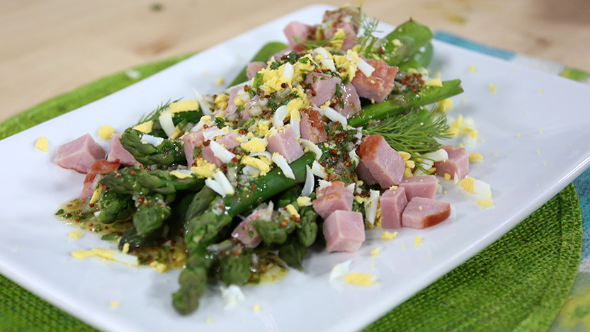 Quick asparagus, ham and egg salad