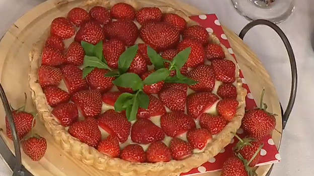 Strawberry custard tart