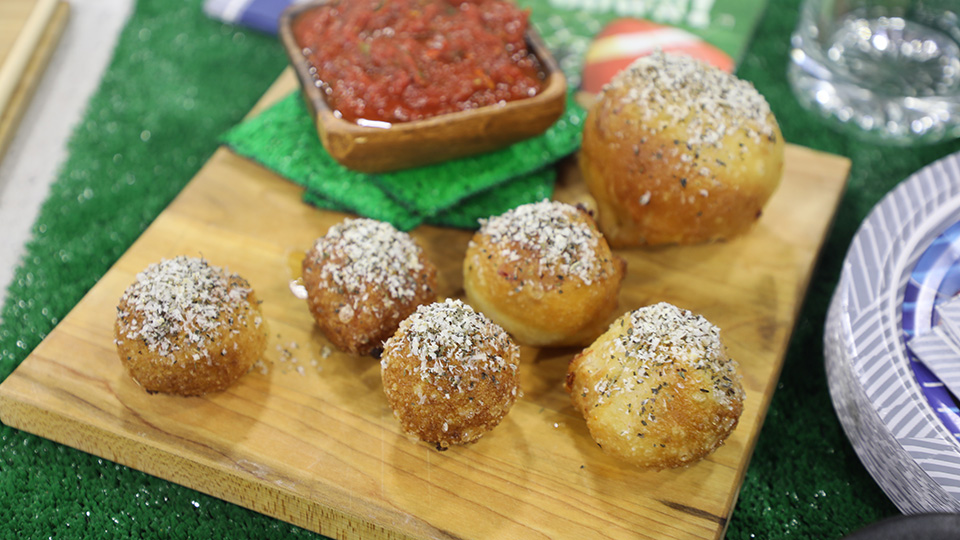 Pizza poppers with marinara sauce
