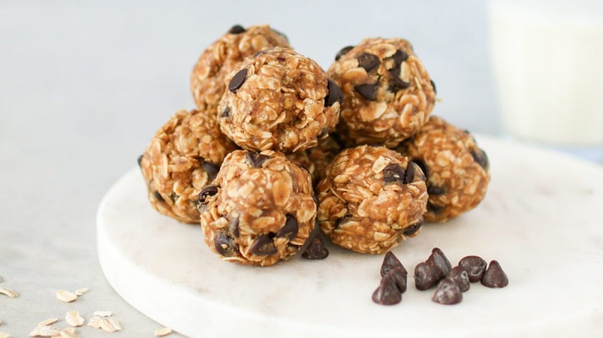 Peanut butter chocolate chip oat bites