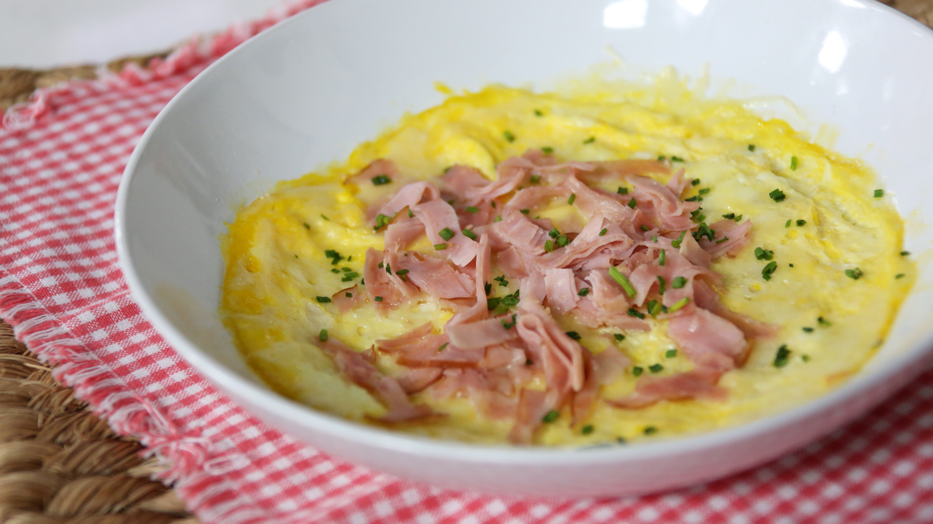 Quick and classic ham and gruyere omelette