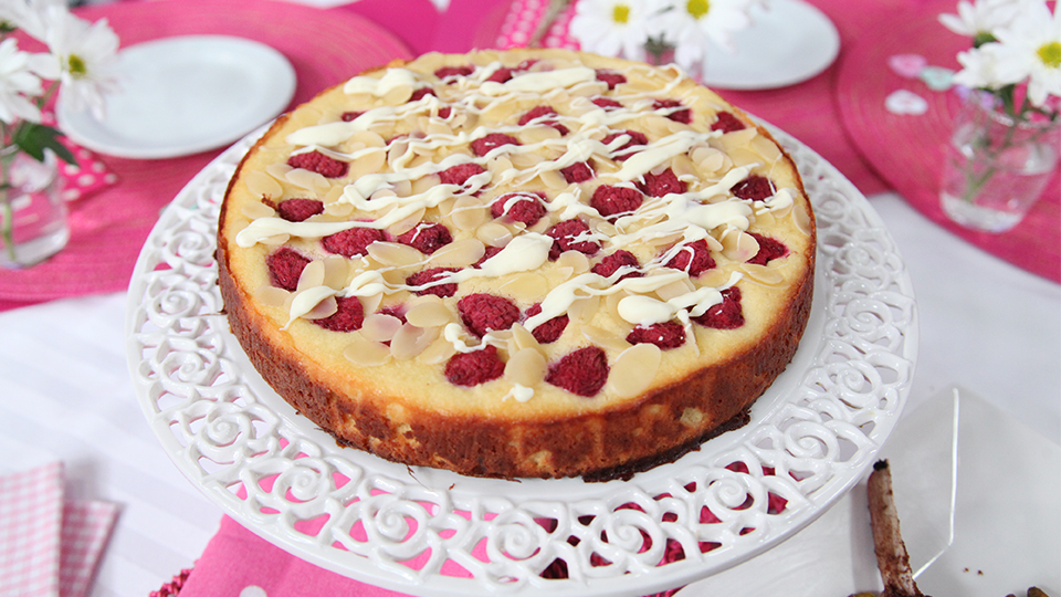 Raspberry, ricotta and almond cake with white chocolate