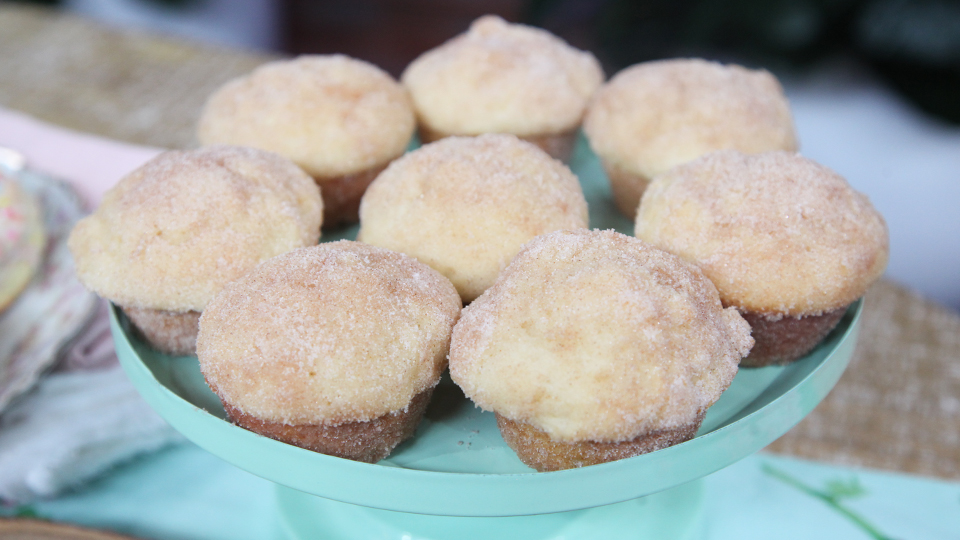 Cinnamon doughnut muffins