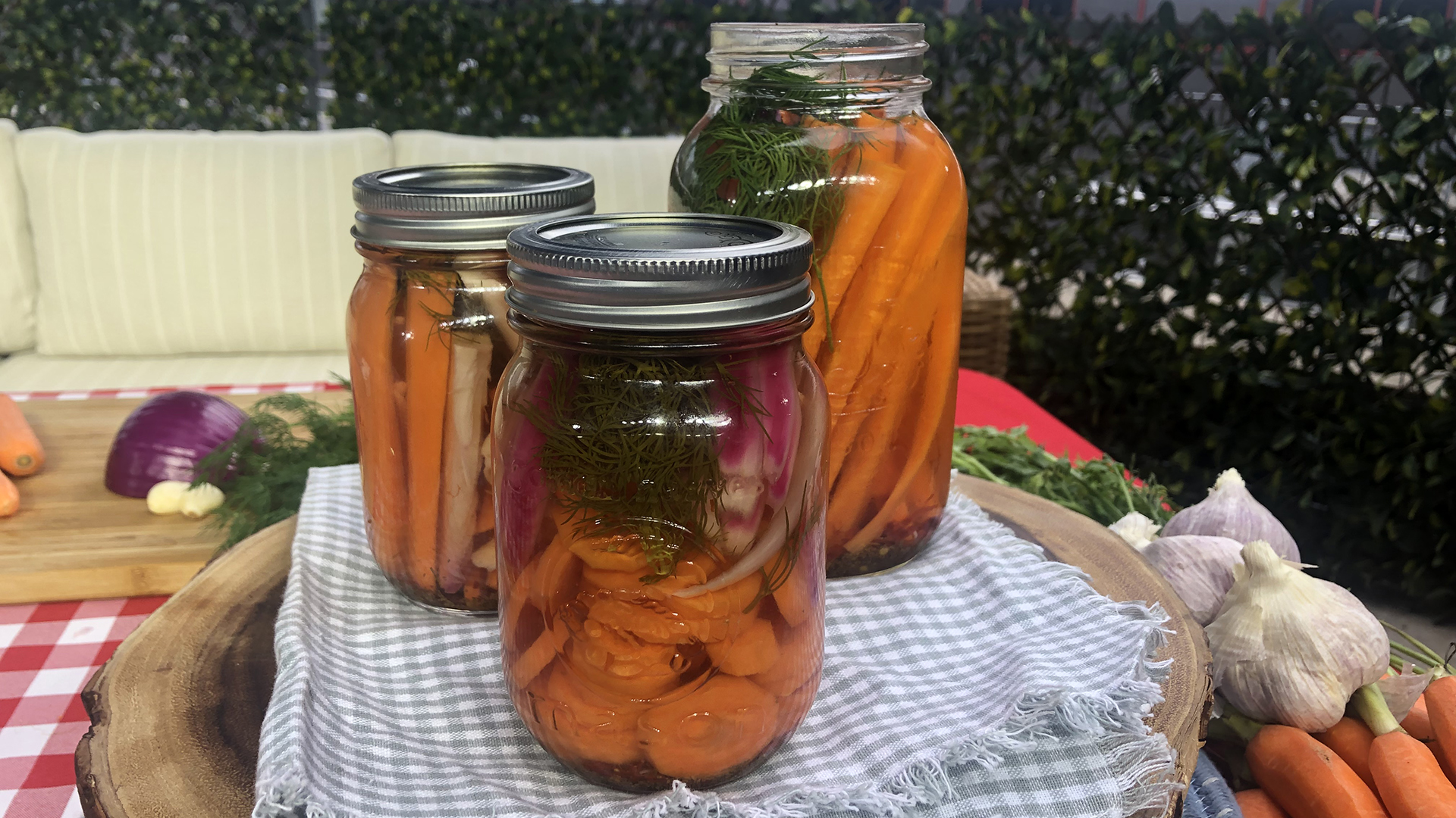 Sweet and spicy pickled carrots (Happud porgandid)