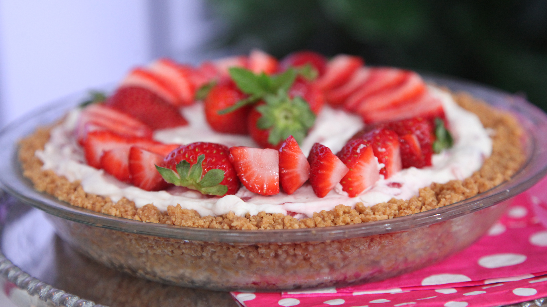 Strawberry ‘semifreddo’ pie