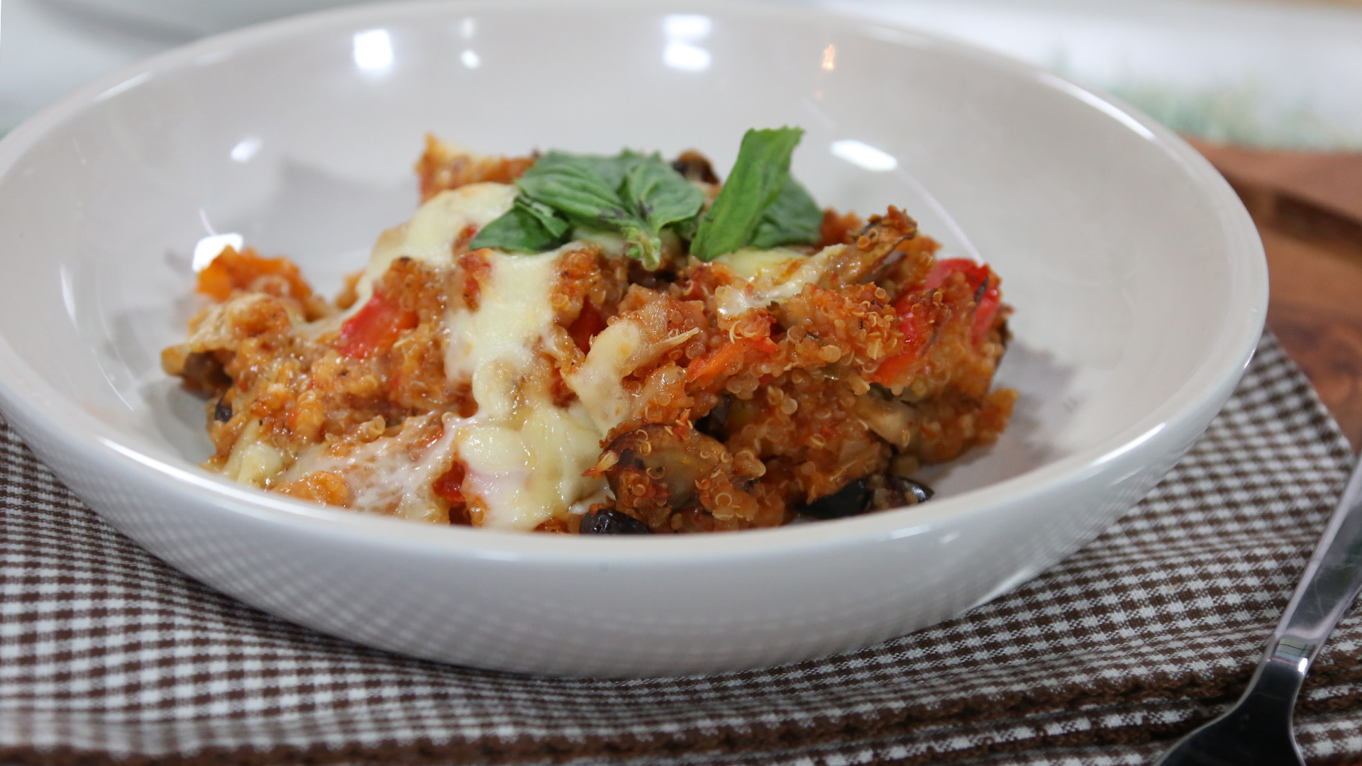 Veggie pizza quinoa casserole