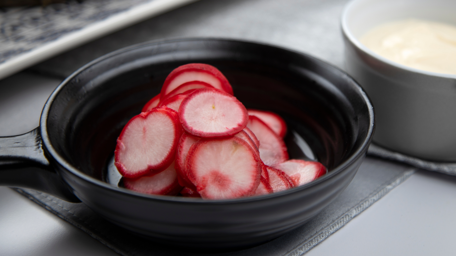 Cold pickled radishes