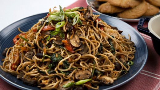 Vegetable lo mein