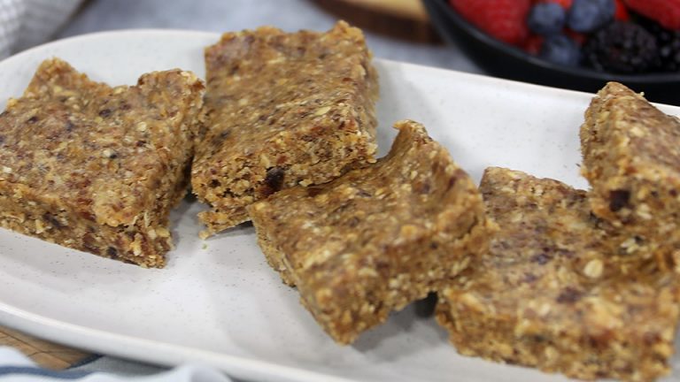 No-bake peanut butter energy bars