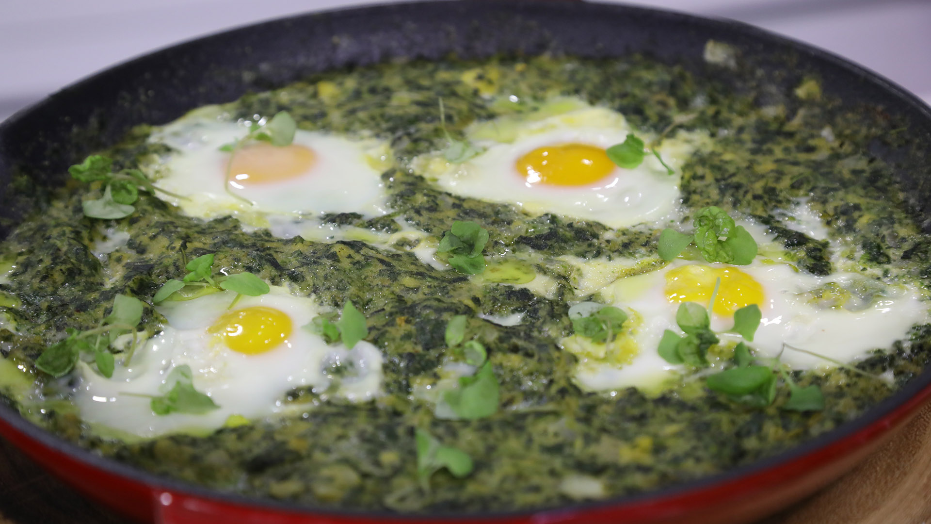 Breakfast polenta with green chilies and eggs