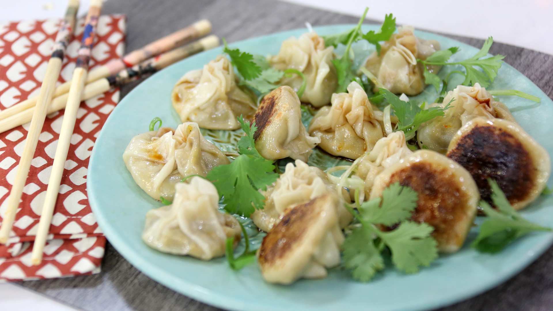 Crispy-bottom steamed dumplings