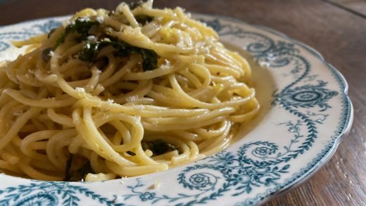 Spaghetti with lemon and arugula (spaghetti al limone e rucola)