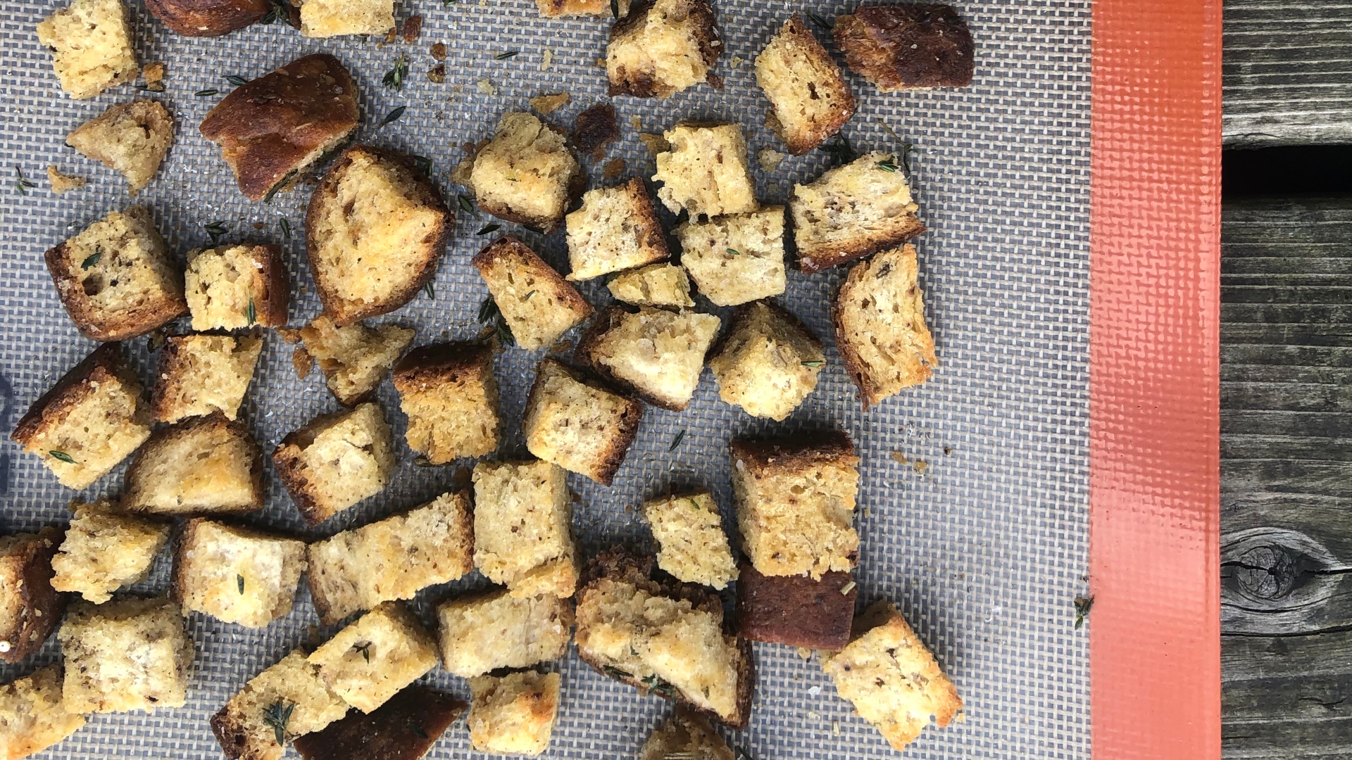 Herbed croutons