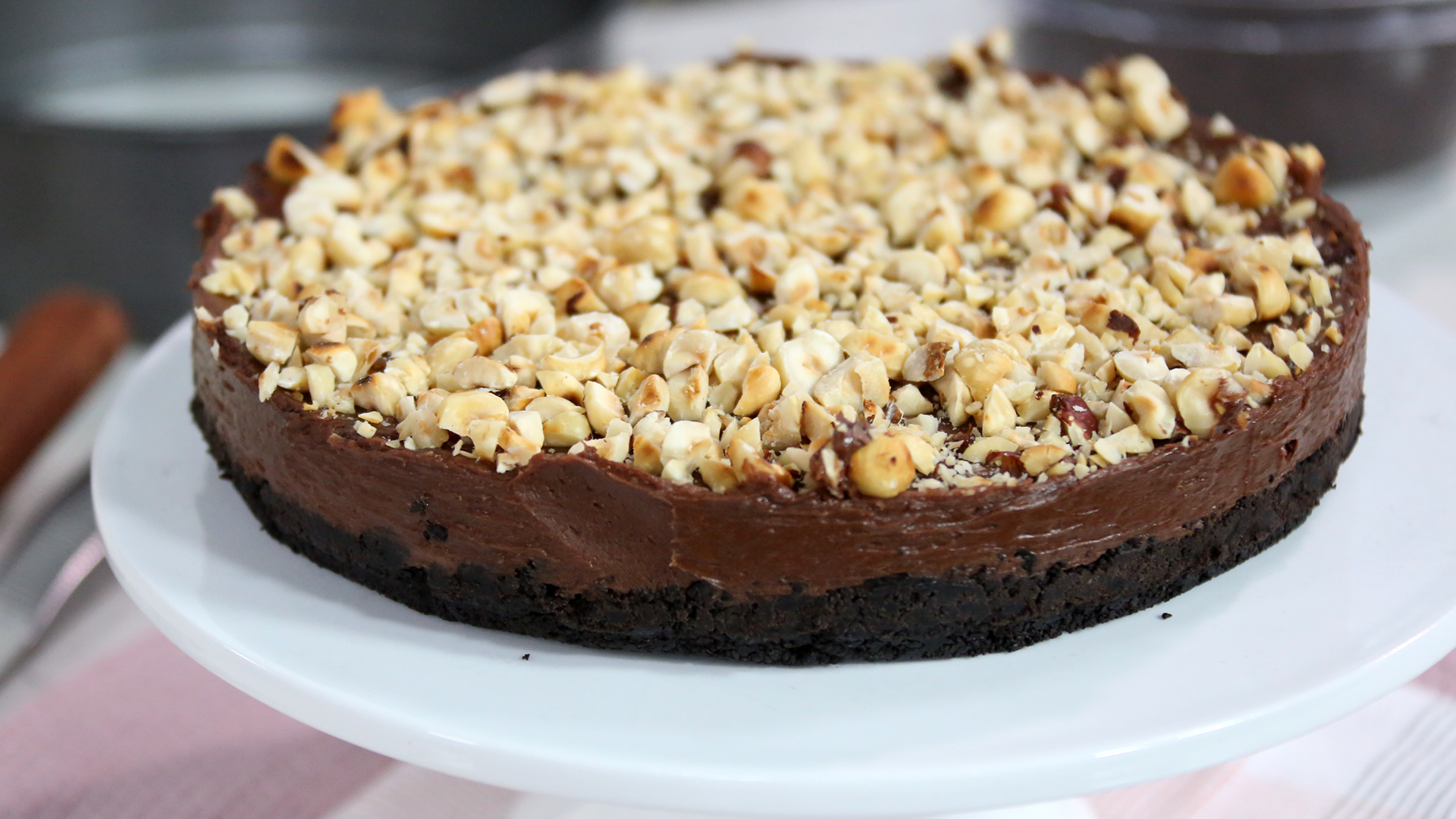 Nutty no-bake chocolate-hazelnut cheesecake