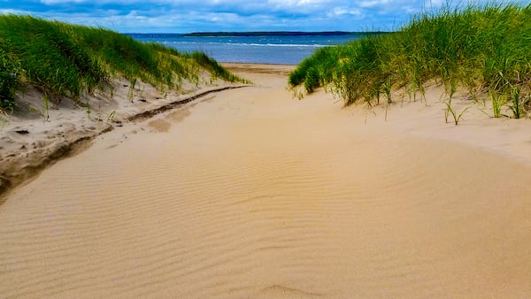Parlee Beach – Warm Saltwater Shores (Shediac)